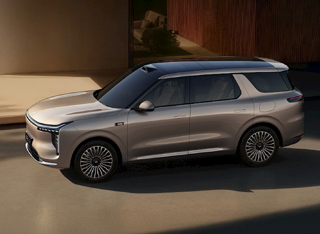 半圈即满圈智己LS8官方预热：用上线控转向操控无比灵活