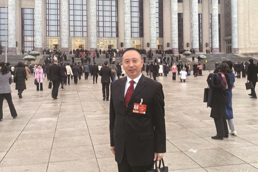 从车间到会场 不辱使命履职尽责