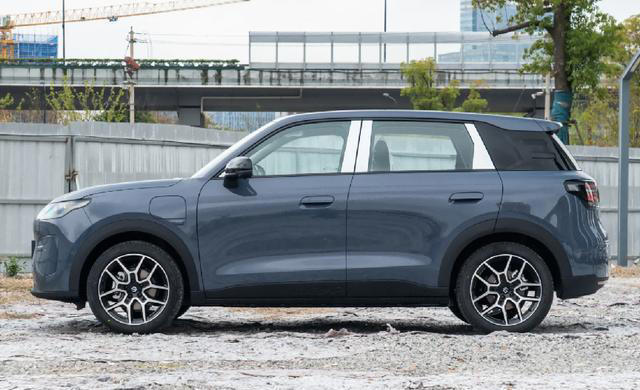 城市通勤新选择，零跑A系列首款车型上市，售价低至6.58万