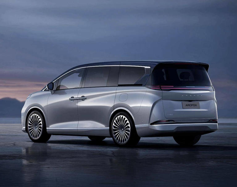 北汽极狐“问道V9”4月22日开启预售高端MPV续航超千公里引期待