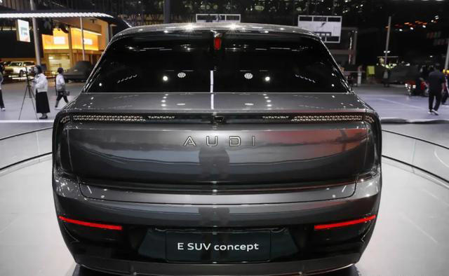 炸锅!奥迪E7X闭门沟通会泄密:纯电SUV,续航751km,对标Model X 炸锅!奥迪E7X闭门沟通会泄密:纯电SUV,续航751km,对标ModelX