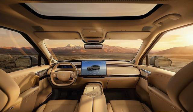 小鹏GX内饰官图曝光：环抱座舱+17.3英寸巨屏，后排媲美头等舱？