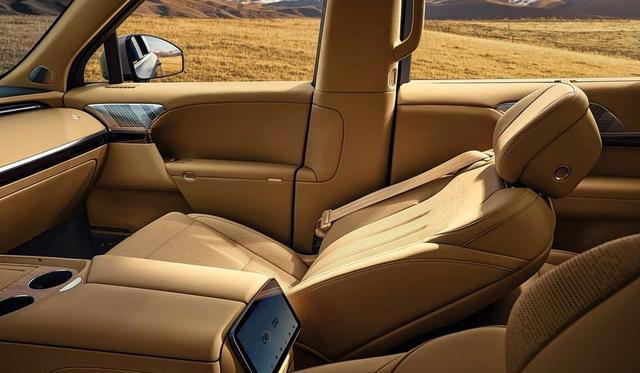 小鹏GX内饰官图曝光：环抱座舱+17.3英寸巨屏，后排媲美头等舱？