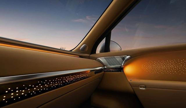 小鹏GX内饰官图曝光：环抱座舱+17.3英寸巨屏，后排媲美头等舱？