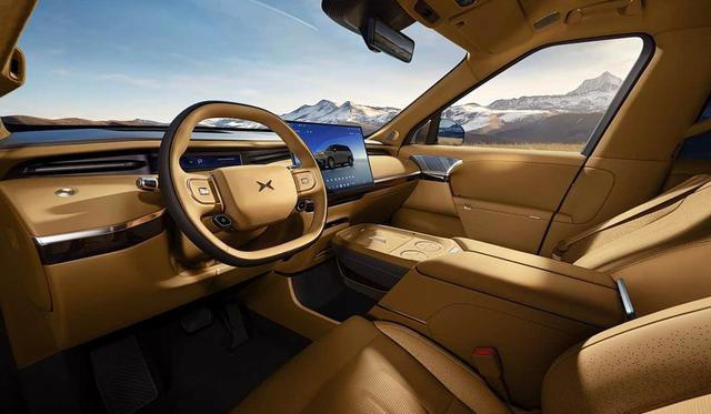 小鹏GX内饰官图曝光：环抱座舱+17.3英寸巨屏，后排媲美头等舱？