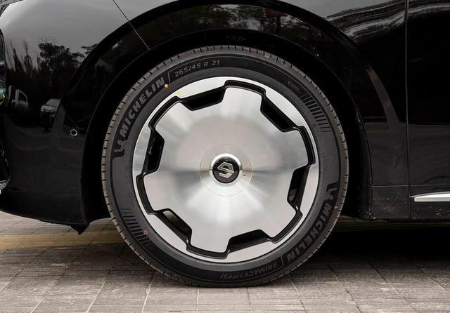 零跑D19更多消息星环灯带+VLA高阶智驾预售25万