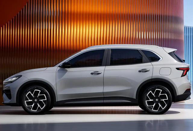 MG4X免征购置税续航510km／610km搭载半固态电池