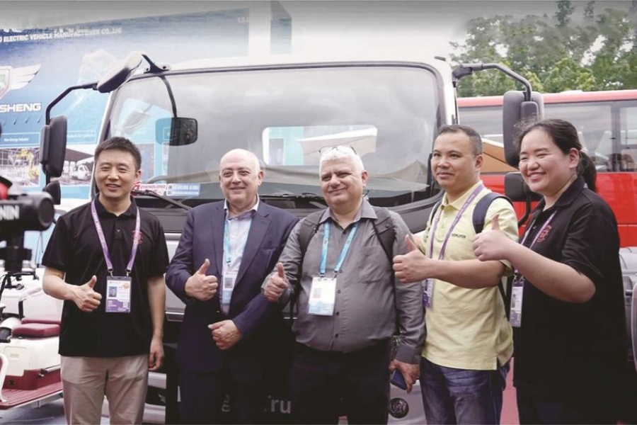 东风柳汽商乘海外车型闪耀广交会