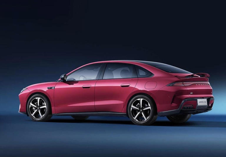 极狐S3官图正式发布，车长近5米，将于4月24日开启预售