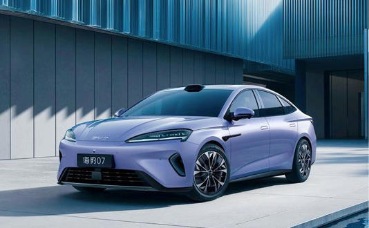 比亚迪海豹07EV：705km闪充+越级质感，商务家用优选