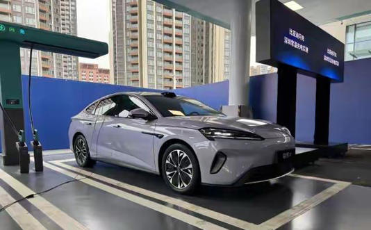 比亚迪海豹07EV：705km闪充+越级质感，商务家用优选