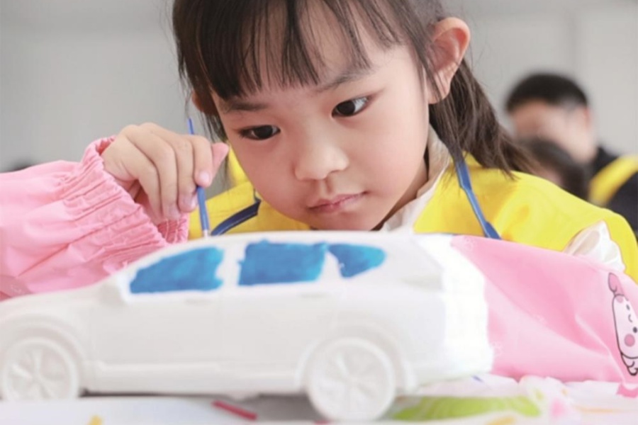 在东风欢度“汽车工厂奇妙日”