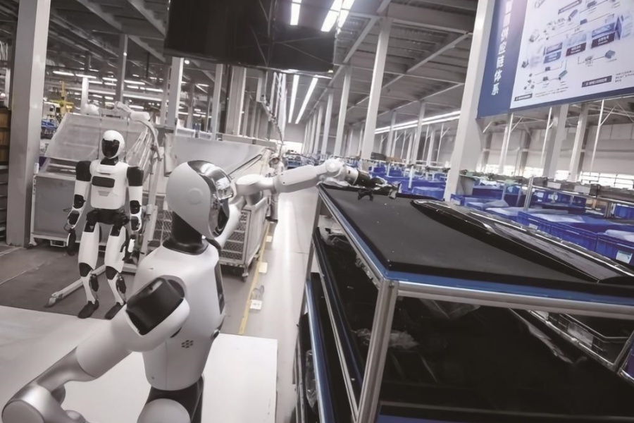 猛士汽车总装车间来了“新工友”