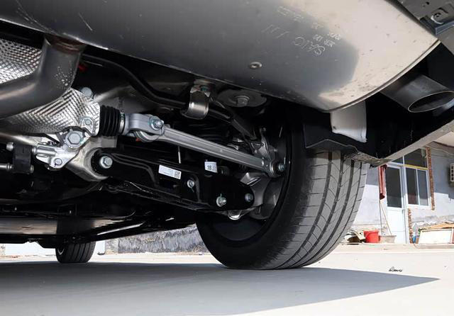 大众的大型SUV，车长5.2米6座布局，517马力百公里加速5.6秒