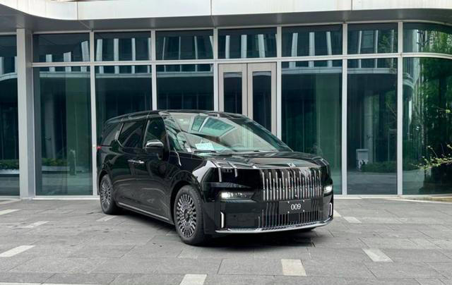 要来了！新款极氪009实车亮相，引入全栈900伏架构，辅助驾驶升级