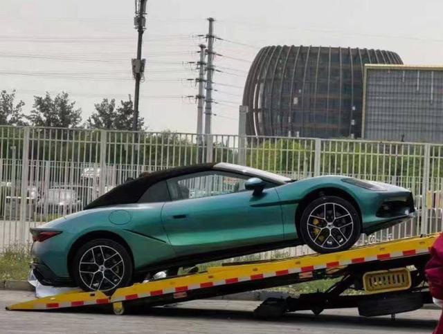 2026北京车展：腾势Z敞篷版亮相，采用4座布局设计