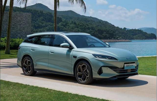 新款海豹06 DM旅行版售价11.19万元起,比老款贵在哪了? 新款海豹06DM旅行版售价11.19万元起,比老款贵在哪了?