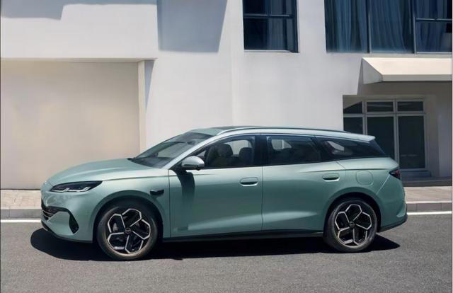 新款海豹06 DM旅行版售价11.19万元起,比老款贵在哪了? 新款海豹06DM旅行版售价11.19万元起,比老款贵在哪了?