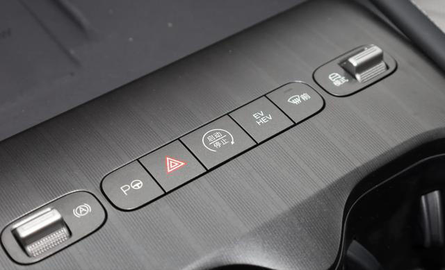 售价11.19万元起,2026款比亚迪海豹06DM旅行版上市,续航提升 售价11.19万元起,2026款比亚迪海豹06DM旅行版上市,续航提升