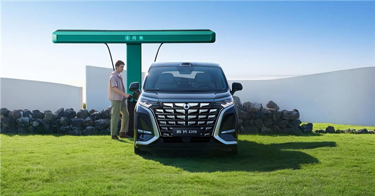 终结加价时代！第二代腾势D9，重塑豪华MPV格局