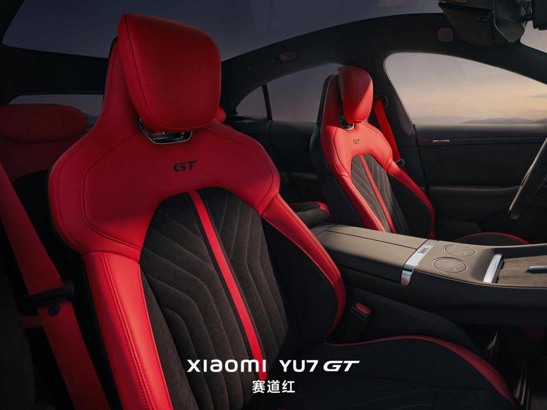小米YU7GT“赛道红”内饰曝光！红黑撞色搭配专属刺绣，5月底将正式发布