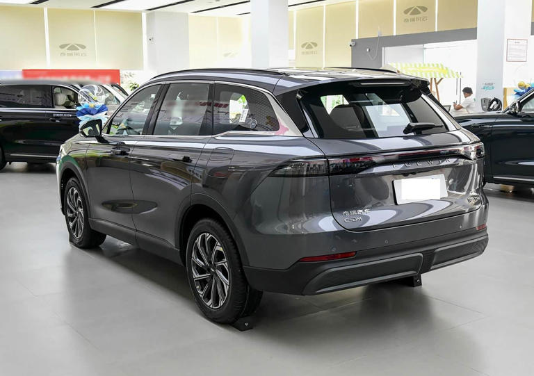 全新插混中型SUV上市!不足12万起,外观动感,综合续航超2100km 全新插混中型SUV上市!不足12万起,外观动感,综合续航超2100km