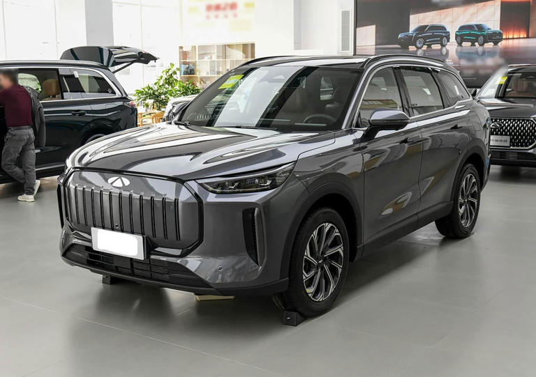 全新插混中型SUV上市!不足12万起,外观动感,综合续航超2100km 全新插混中型SUV上市!不足12万起,外观动感,综合续航超2100km
