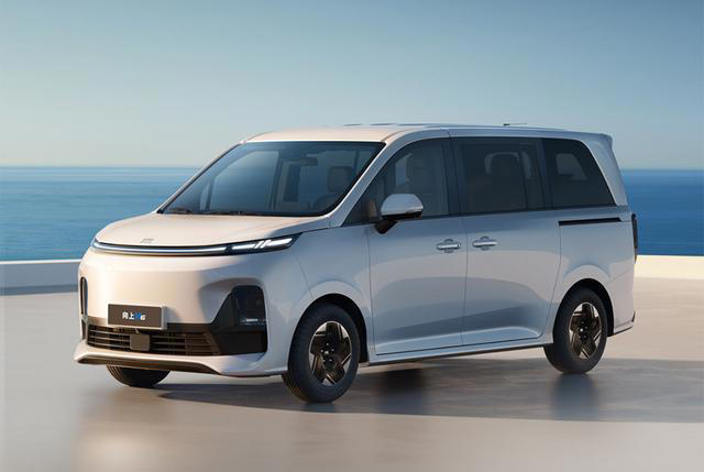 国产又一全新MPV，外观时尚，侧滑门，5／6／7座都有，预售6.98万起
