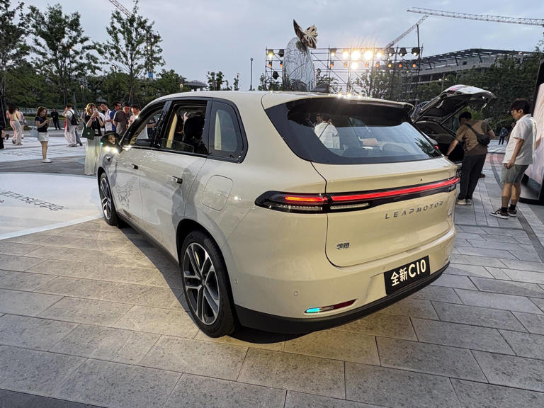 新款零跑C系列三车齐发！C10、C11、C16携升级配置与优惠权益正式登场