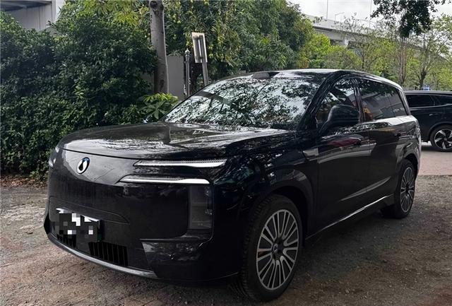 开腾势N8L这么久，最戳我的是车里独一份的放松感