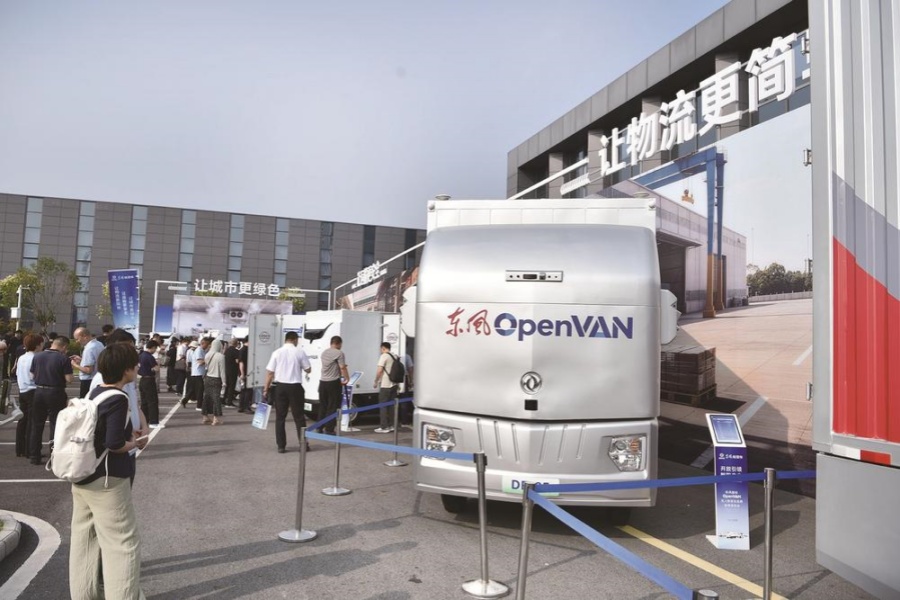 东风OpenVAN无人物流车品牌发布