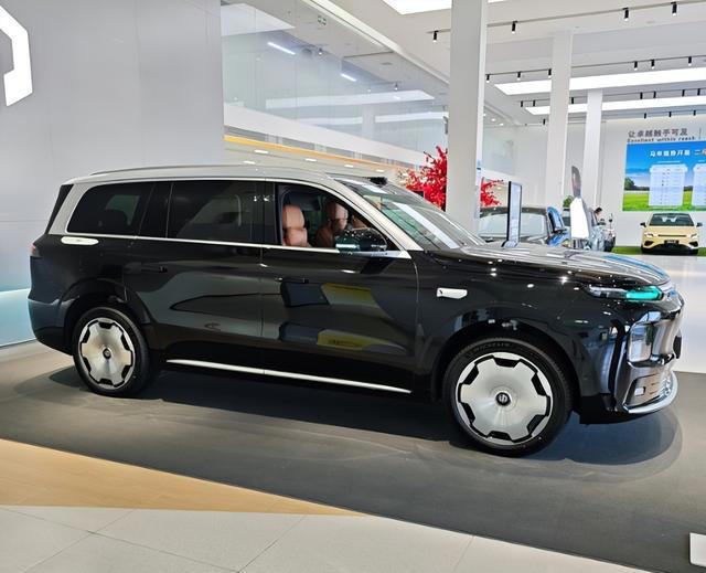 实惠的大型SUV!6座布局,空间大,性价比高,销量已成爆款 实惠的大型SUV!6座布局,空间大,性价比高,销量已成爆款