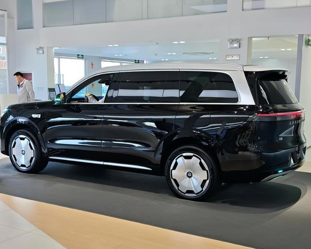 实惠的大型SUV!6座布局,空间大,性价比高,销量已成爆款 实惠的大型SUV!6座布局,空间大,性价比高,销量已成爆款