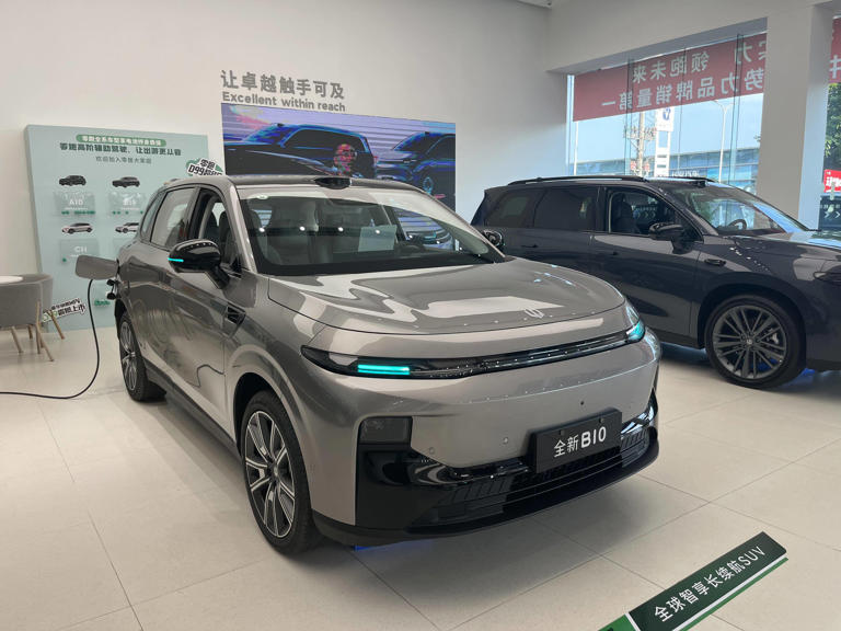 零跑全新B01与B10实车到店新增多项配置动力续航双升级引期待