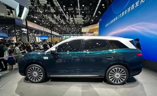 第三代比亚迪唐要来了,前排就有35.4+30英寸双屏,续航达850km 第三代比亚迪唐要来了,前排就有35.4+30英寸双屏,续航达850km