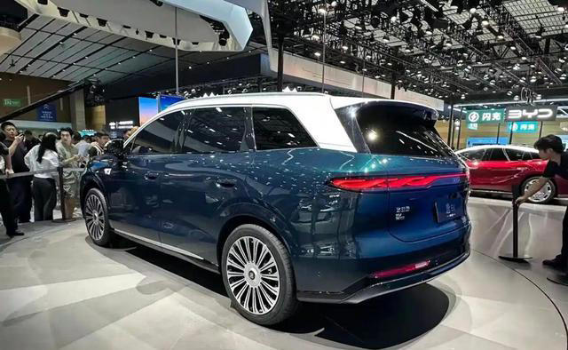 第三代比亚迪唐要来了,前排就有35.4+30英寸双屏,续航达850km 第三代比亚迪唐要来了,前排就有35.4+30英寸双屏,续航达850km